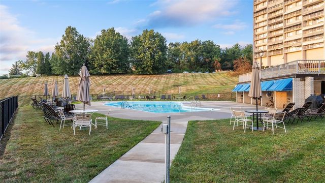 1160 Bower Hill Road 716A, Mt Lebanon, PA 15243
