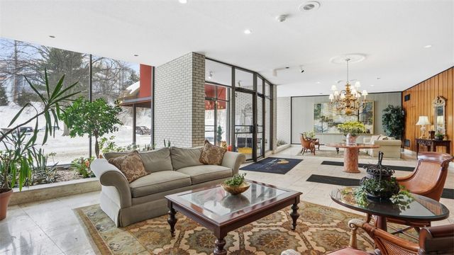 1160 Bower Hill Road 716A, Mt Lebanon, PA 15243