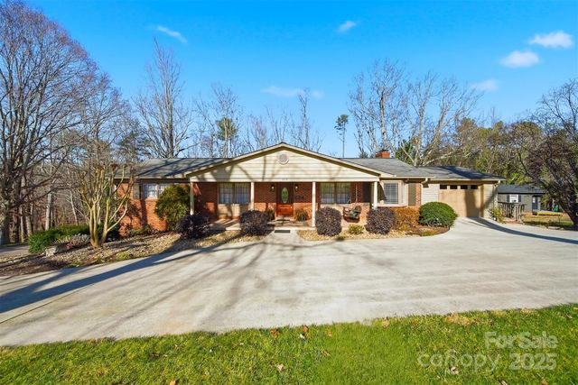 315 Skyline Road, Hickory, NC 28601