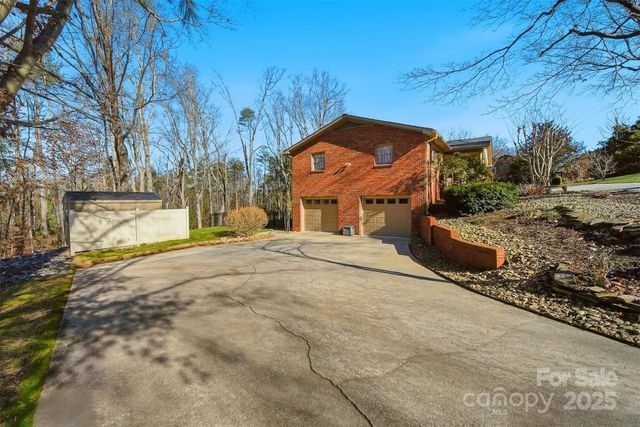 315 Skyline Road, Hickory, NC 28601