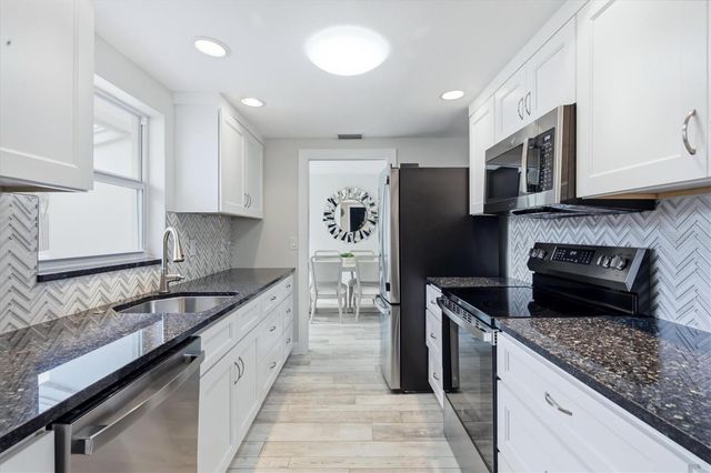104 WHISPERING SANDS DRIVE V27, Sarasota, FL 34242
