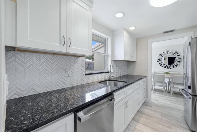 104 WHISPERING SANDS DRIVE V27, Sarasota, FL 34242