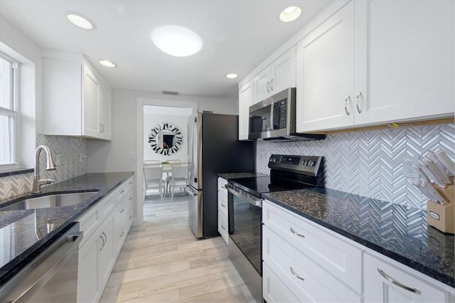 104 WHISPERING SANDS DRIVE V27, Sarasota, FL 34242