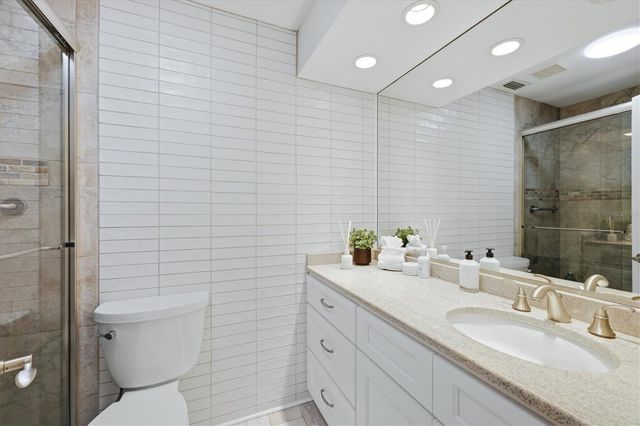 104 WHISPERING SANDS DRIVE V27, Sarasota, FL 34242
