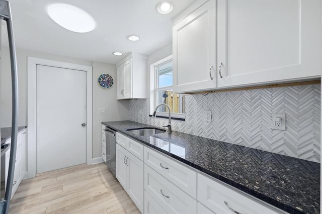 104 WHISPERING SANDS DRIVE V27, Sarasota, FL 34242
