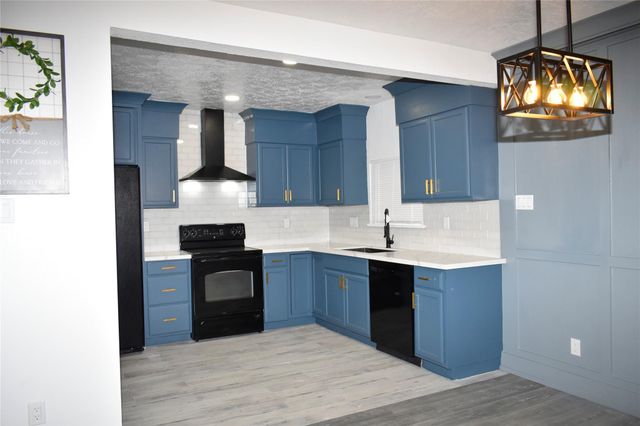 9401 Heatherside Street, Houston, TX 77016