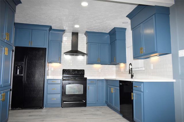 9401 Heatherside Street, Houston, TX 77016