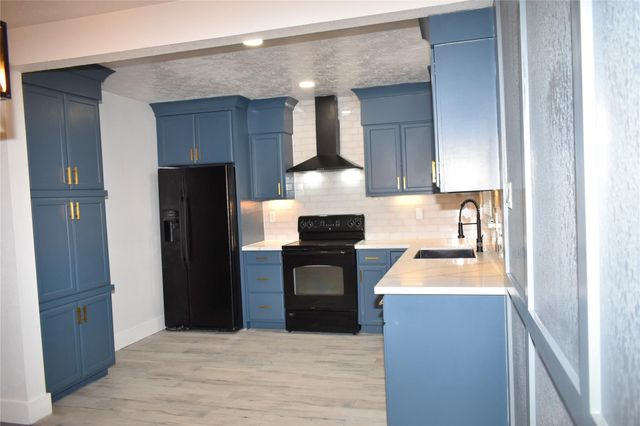9401 Heatherside Street, Houston, TX 77016