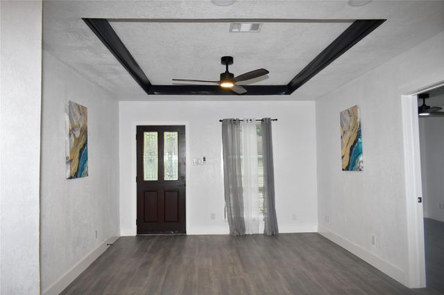 9401 Heatherside Street, Houston, TX 77016