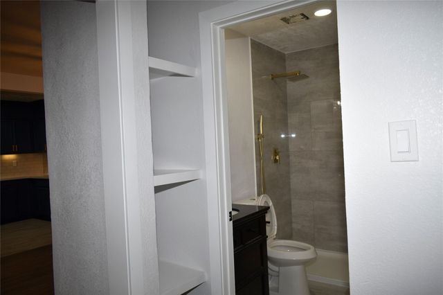 9401 Heatherside Street, Houston, TX 77016