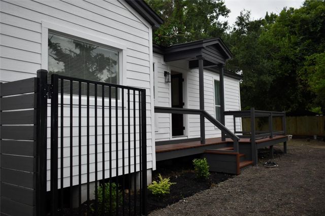 9401 Heatherside Street, Houston, TX 77016