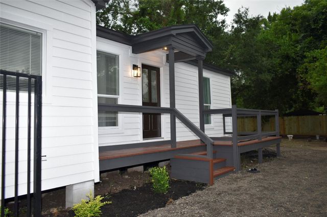 9401 Heatherside Street, Houston, TX 77016