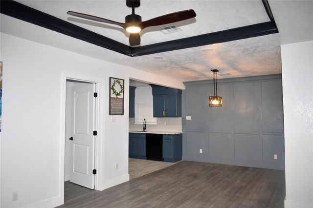9401 Heatherside Street, Houston, TX 77016