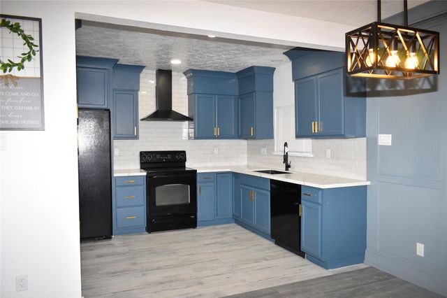 9401 Heatherside Street, Houston, TX 77016