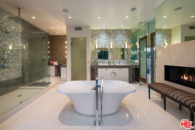 633 N Laurel Avenue, Los Angeles, CA 90048