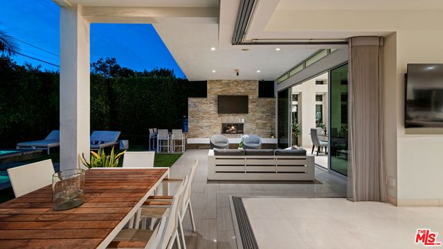 633 N Laurel Avenue, Los Angeles, CA 90048