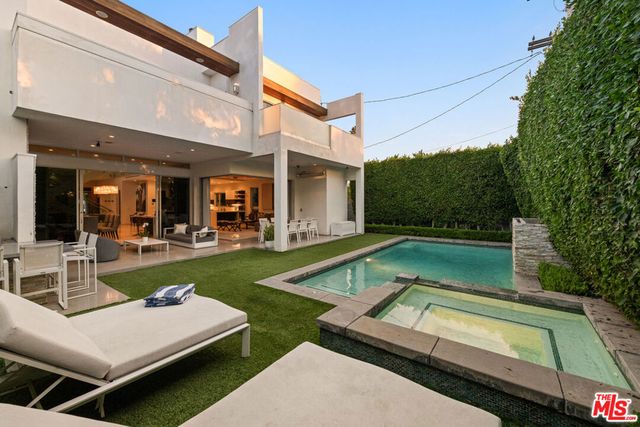 633 N Laurel Avenue, Los Angeles, CA 90048