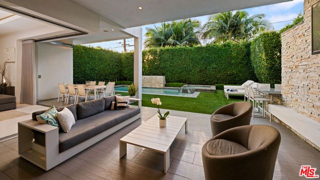 633 N Laurel Avenue, Los Angeles, CA 90048