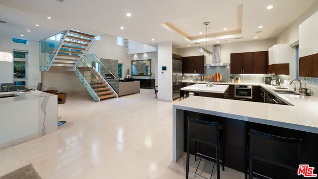 633 N Laurel Avenue, Los Angeles, CA 90048