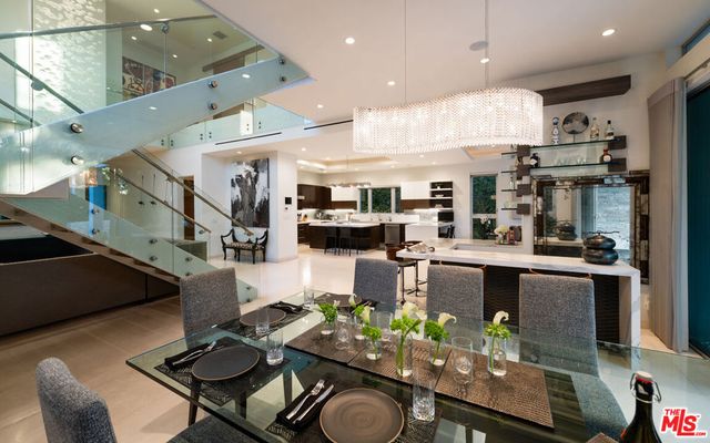 633 N Laurel Avenue, Los Angeles, CA 90048