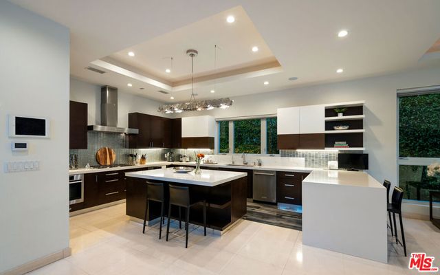 633 N Laurel Avenue, Los Angeles, CA 90048