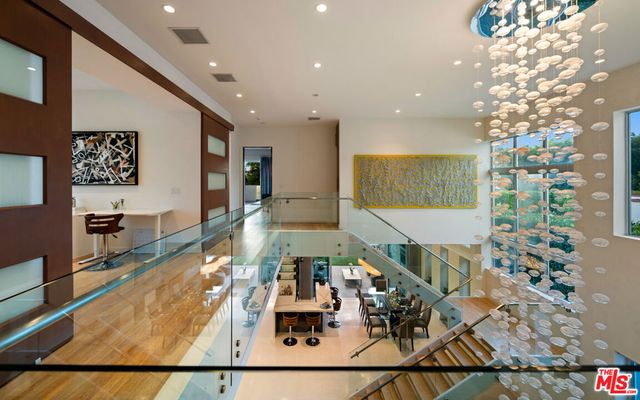 633 N Laurel Avenue, Los Angeles, CA 90048