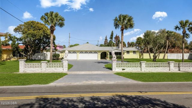 1124 N Halifax Avenue, Daytona Beach, FL 32118