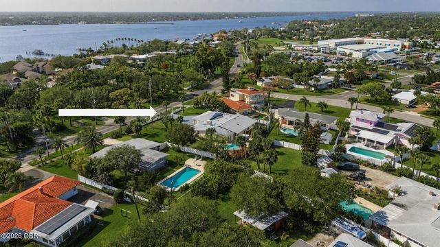 1124 N Halifax Avenue, Daytona Beach, FL 32118