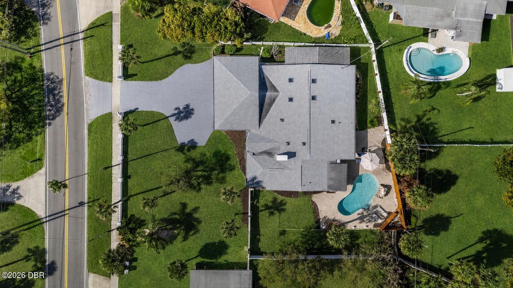 1124 N Halifax Avenue, Daytona Beach, FL 32118