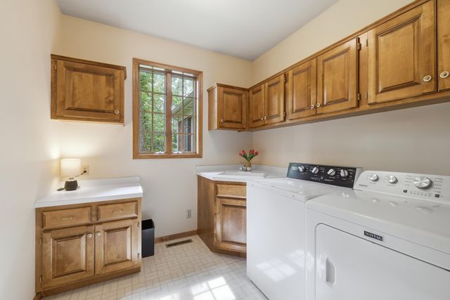 805 Midwest Trail Court N, Lake Elmo, MN 55042