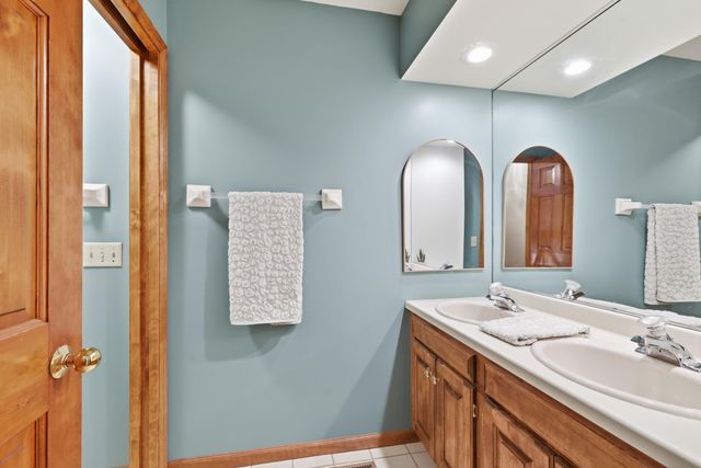 805 Midwest Trail Court N, Lake Elmo, MN 55042