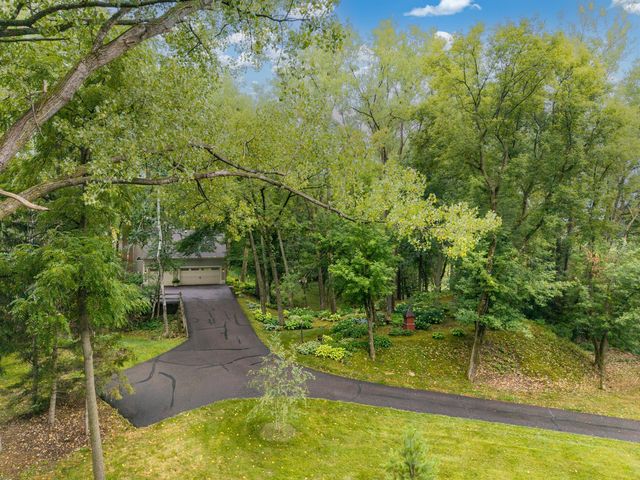 805 Midwest Trail Court N, Lake Elmo, MN 55042