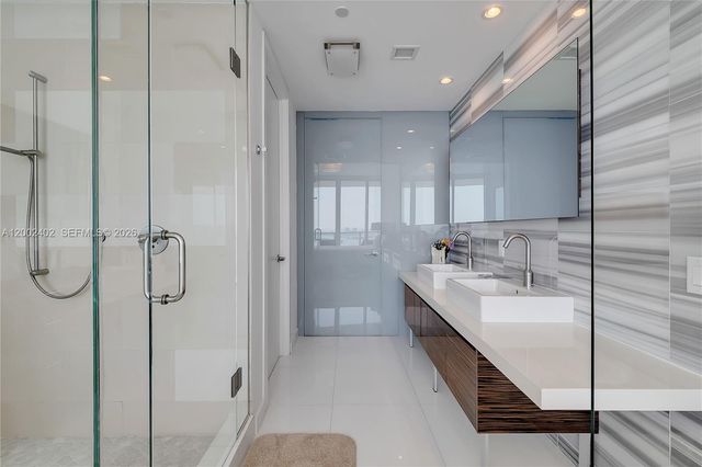 1100 Biscayne Blvd 3901, Miami, FL 33132