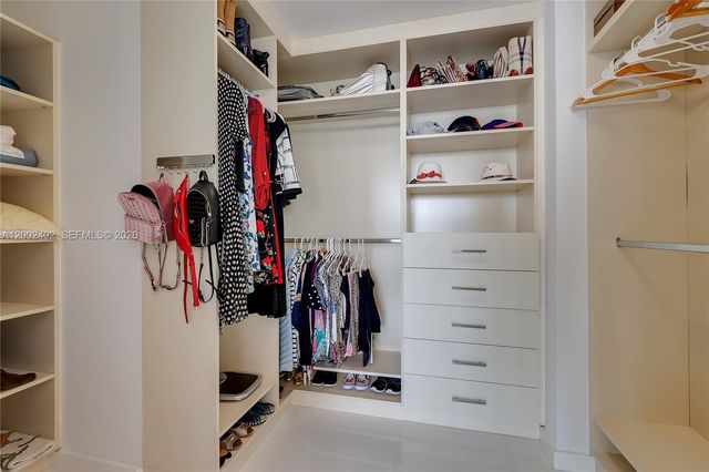 1100 Biscayne Blvd 3901, Miami, FL 33132