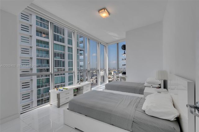 1100 Biscayne Blvd 3901, Miami, FL 33132