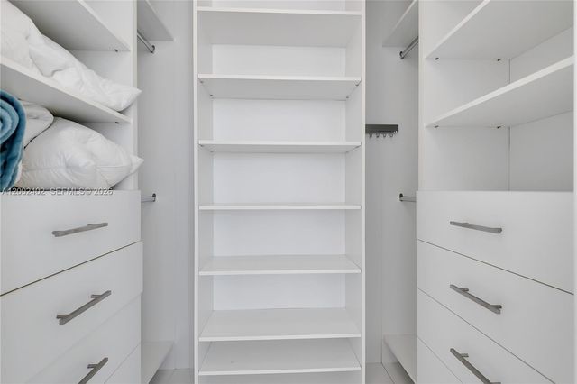 1100 Biscayne Blvd 3901, Miami, FL 33132