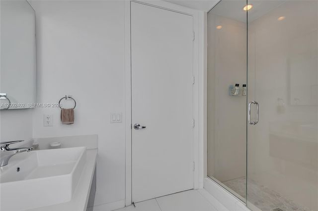 1100 Biscayne Blvd 3901, Miami, FL 33132