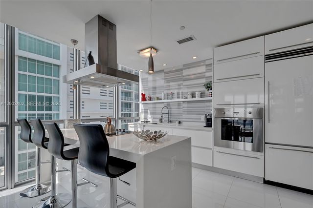 1100 Biscayne Blvd 3901, Miami, FL 33132