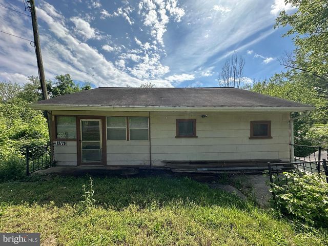 13726 HOPPS LANDING RD, Hagerstown, MD 21740