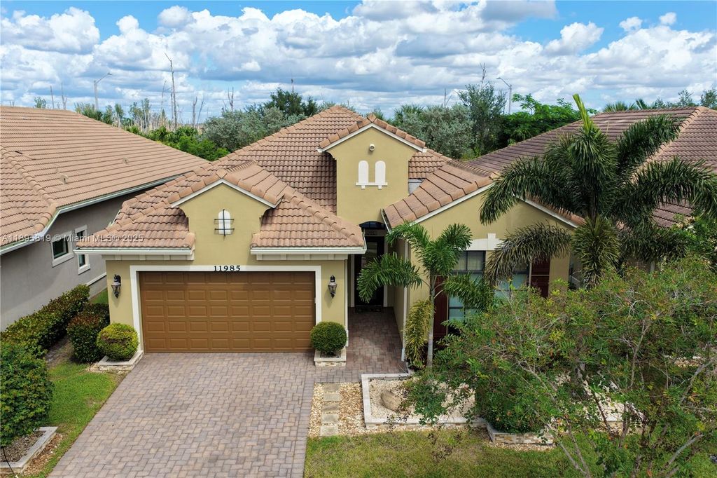 11985 N Kalmar Cir N, Parkland, FL 33076