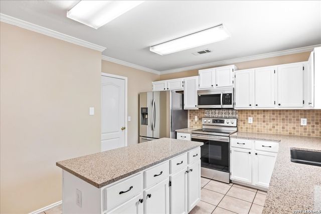 10614 Lynx Range, San Antonio, TX 78251