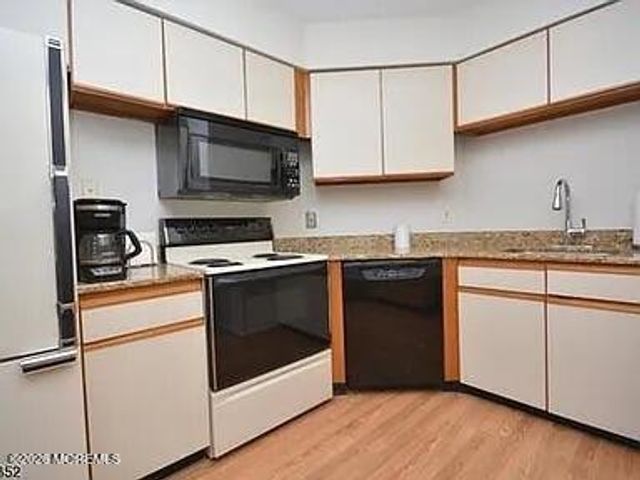 24 Spring Valley Boulevard, Basking Ridge, NJ 07920