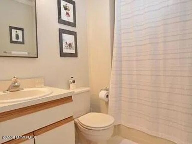 24 Spring Valley Boulevard, Basking Ridge, NJ 07920