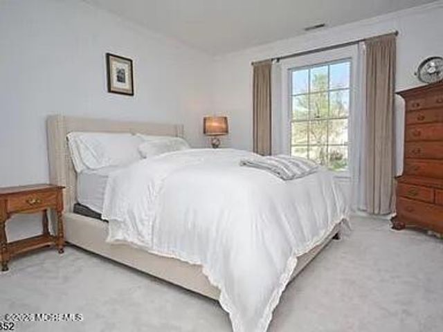 24 Spring Valley Boulevard, Basking Ridge, NJ 07920