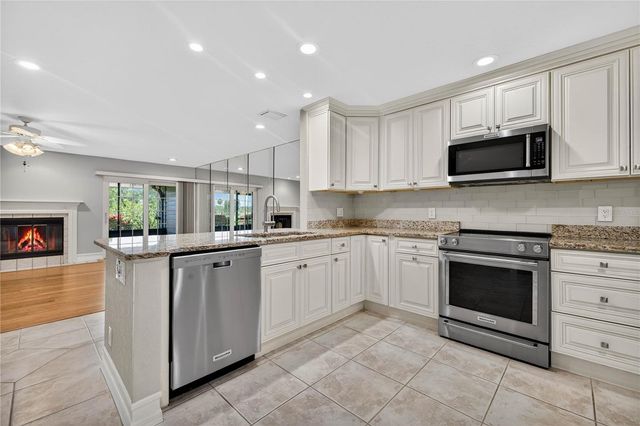9050 PARK BOULEVARD 7, Seminole, FL 33777