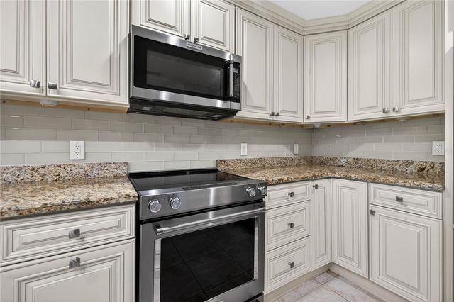 9050 PARK BOULEVARD 7, Seminole, FL 33777