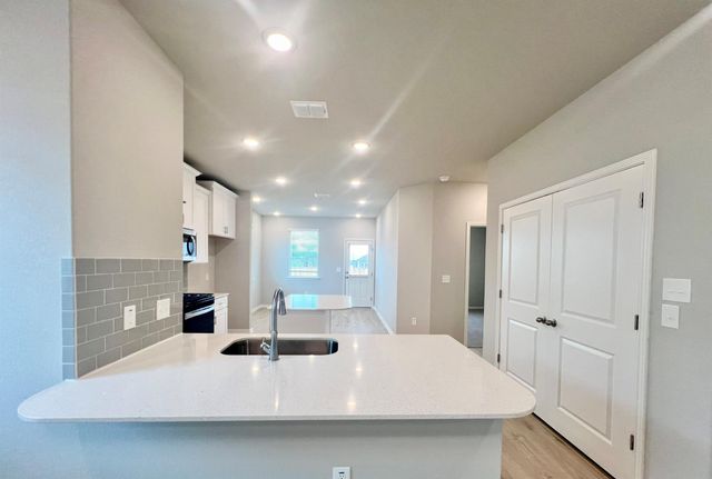193 Jackman DR, Buda, TX 78610