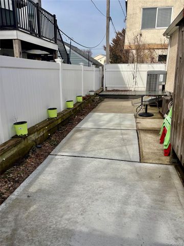 27 June Walk, Long Beach, NY 11561