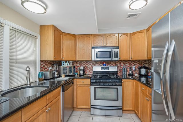 27 June Walk, Long Beach, NY 11561
