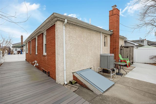 27 June Walk, Long Beach, NY 11561